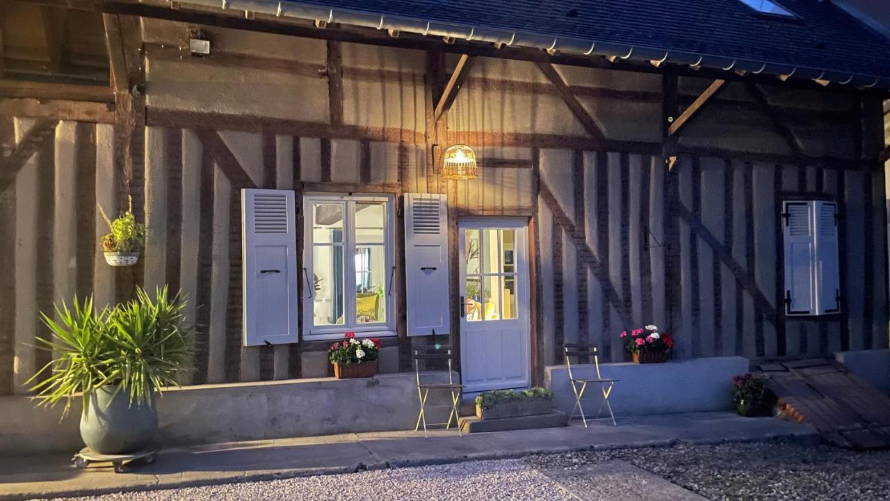 Отель Au Charme D'Ici La Chapelle-Saint-Sauveur  Экстерьер фото